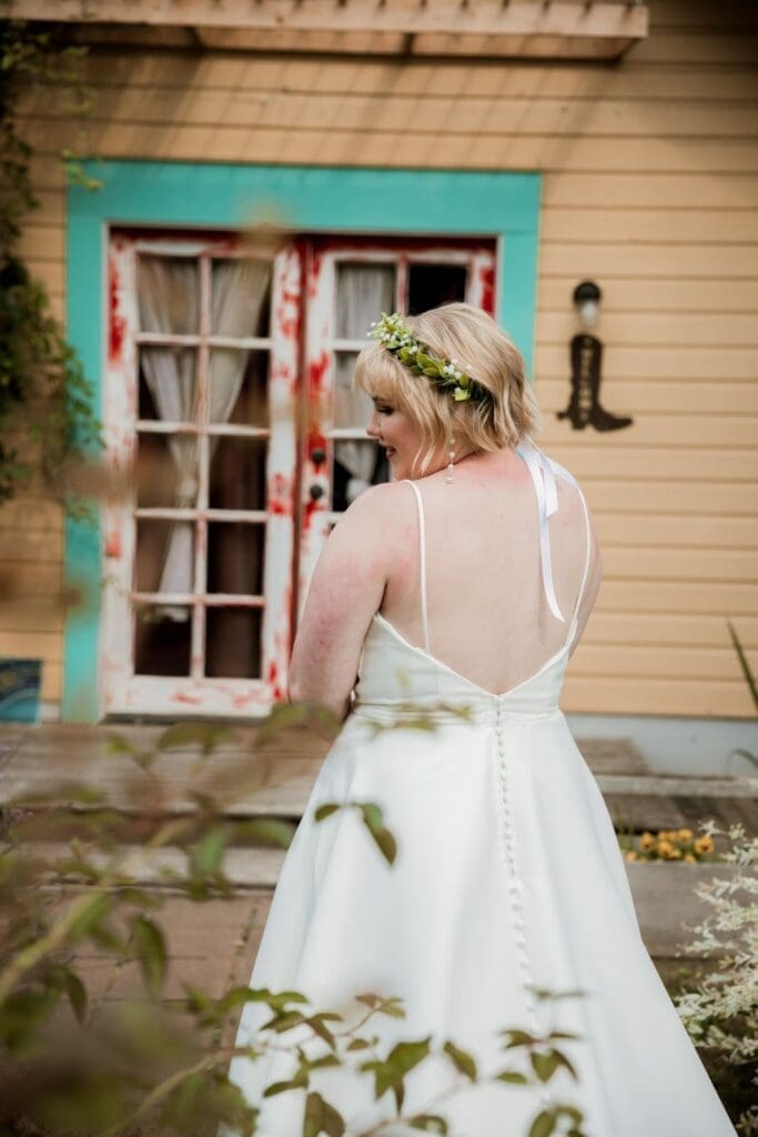 Delicate buttons and timeless elegance.